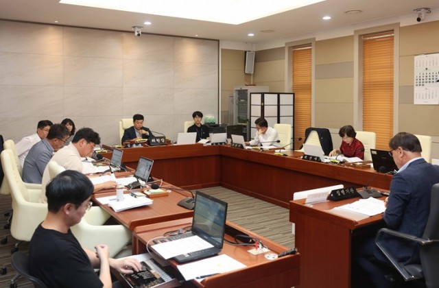 평택시의회 상임위원장, 회기 외면하고 국회의원 행사행……